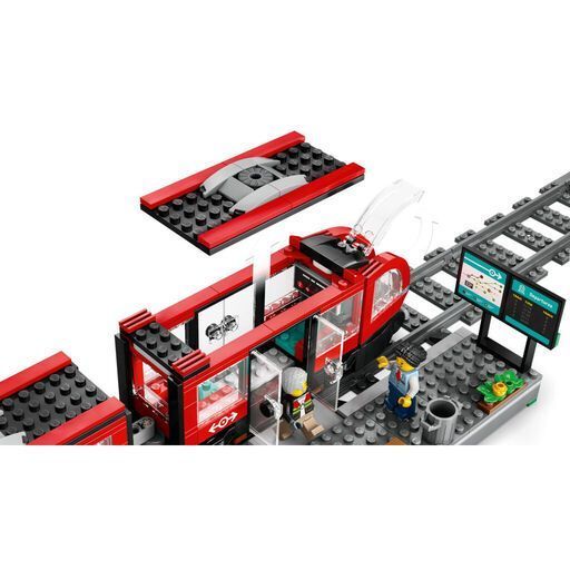 Конструктор LEGO City Трамвай і вокзал у центрі міста 811 деталей (60423) 60423 фото