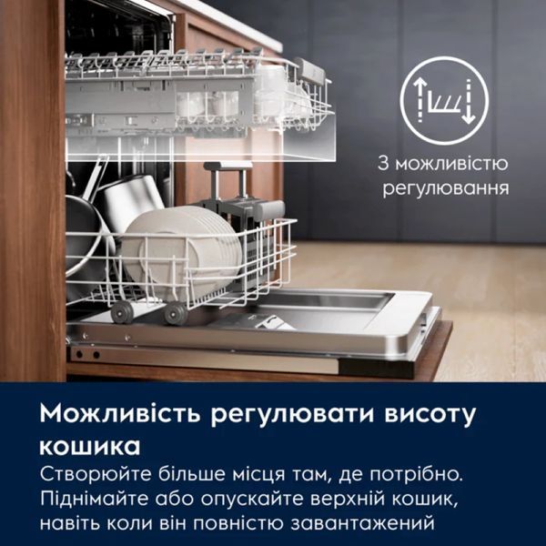 Посудомоечная машина Electrolux встраиваемая, 14компл., D, 60см, дисплей, инвертор, 3я корзина, черный EEM48300L фото