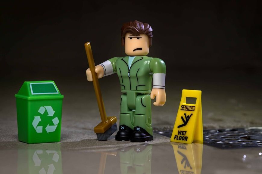 Игровая коллекционная фигурка Roblox Соге Figures Welcome to Bloxburg: Glen the Janitor W3 ROG0106 фото