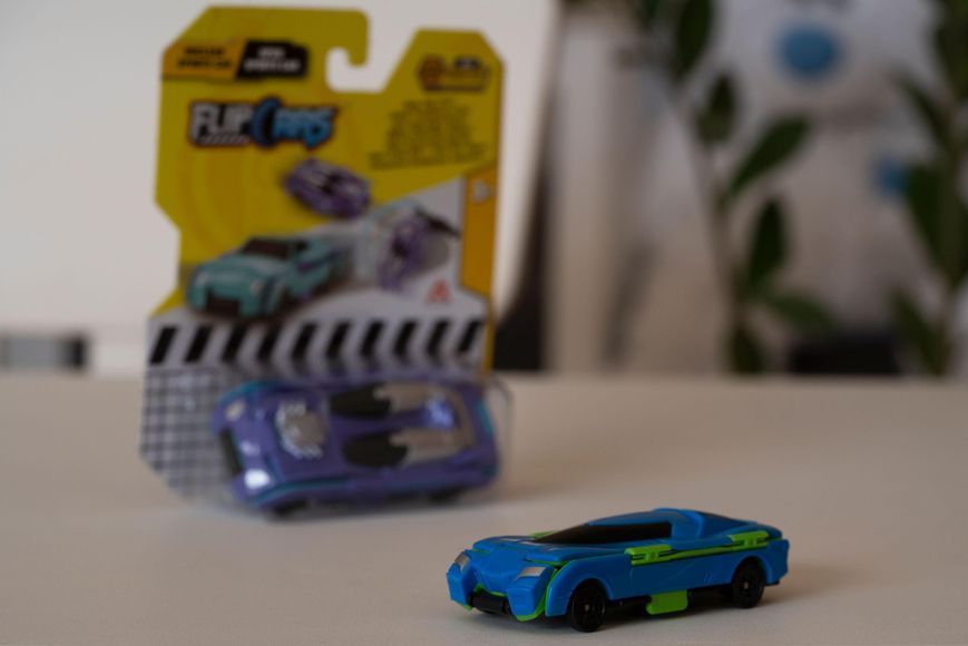 Flip Cars Машинка-трансформер 2 в 1 Спорткар осколок и Спорткар трансформер EU463875B-05 фото