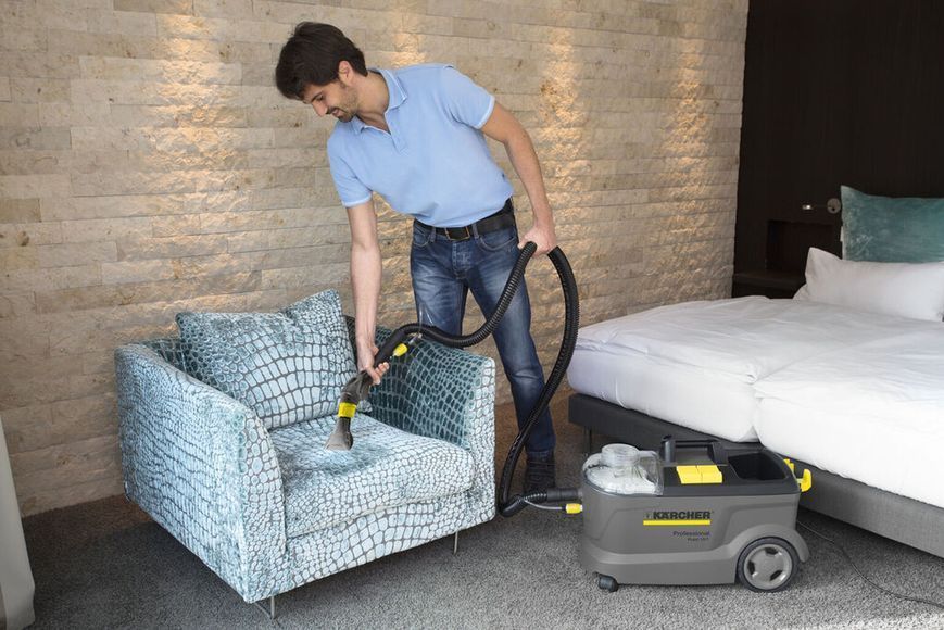Пилосос професійний миючий Karcher Puzzi 10/1 1.100-131.0 1.100-131.0 фото