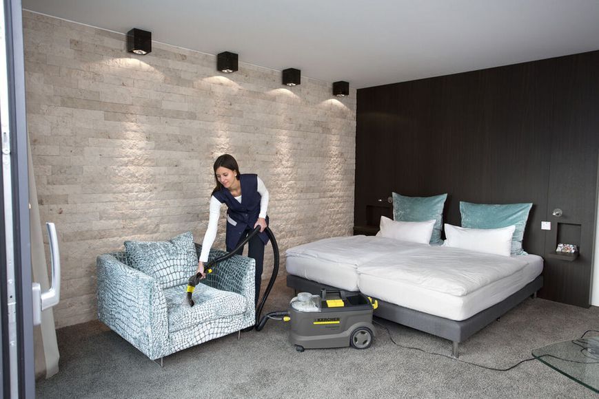 Пилосос професійний миючий Karcher Puzzi 10/1 1.100-131.0 1.100-131.0 фото