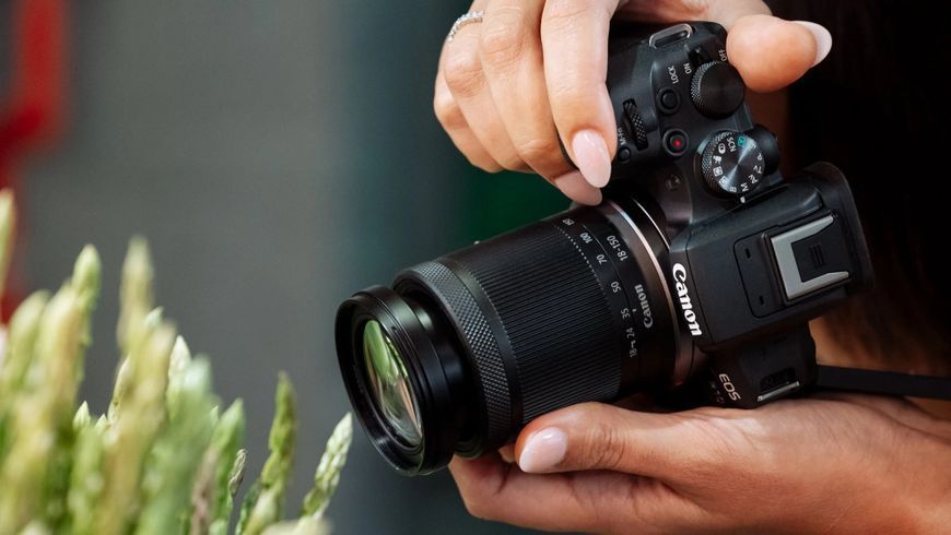 Цифр. фотокамера Canon EOS R10 + RF-S 18-150 IS STM 5331C048 фото