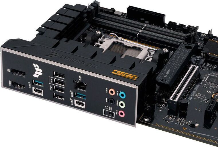 Материнcька плата ASUS TUF GAMING B650-PLUS sAM5 B650 4xDDR5 M.2 HDMI DP ATX 90MB1BY0-M0EAY0 фото