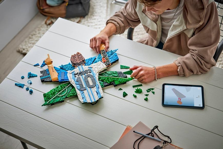 Конструктор LEGO Editions Football Ліонель Мессі &mdash; святкування (43018) 43018 фото