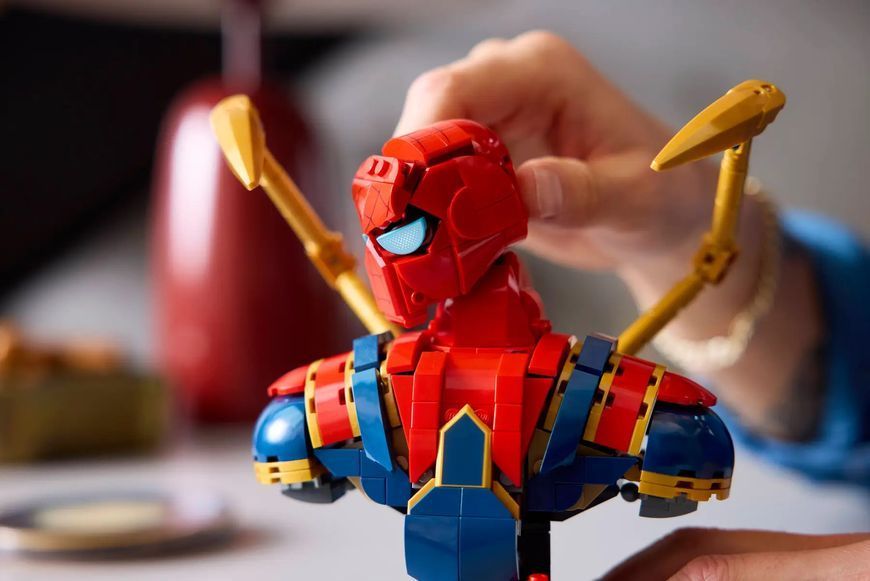 Конструктор LEGO Super Heroes Погруддя Залізної Людини-Павука (76326) 76326 фото