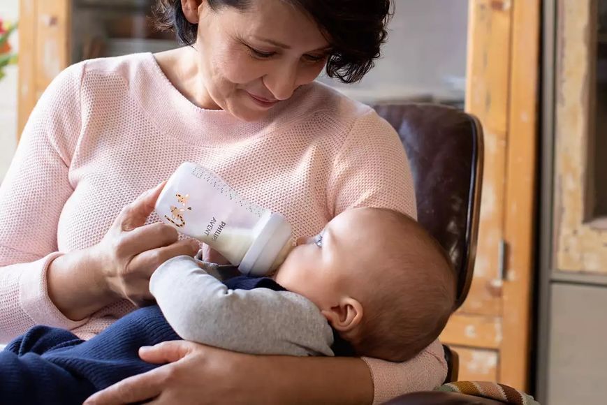Пляшка для годування Avent Natural 260мл, Природний потік, жираф SCY903/66 фото