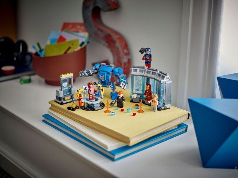 LEGO Конструктор Super Heroes Лаборатория Железного Человека: зал брони 76315 фото