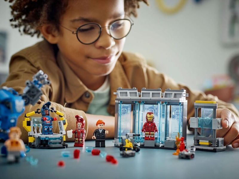 LEGO Конструктор Super Heroes Лаборатория Железного Человека: зал брони 76315 фото