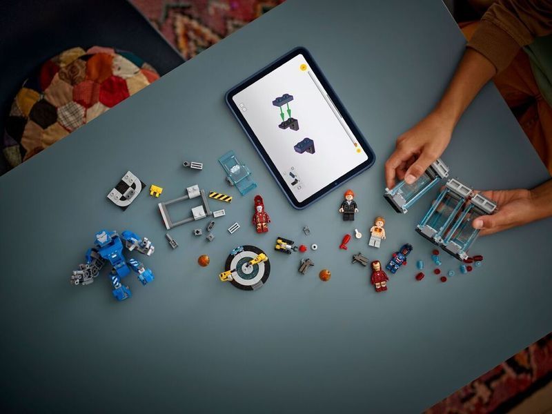 LEGO Конструктор Super Heroes Лаборатория Железного Человека: зал брони 76315 фото