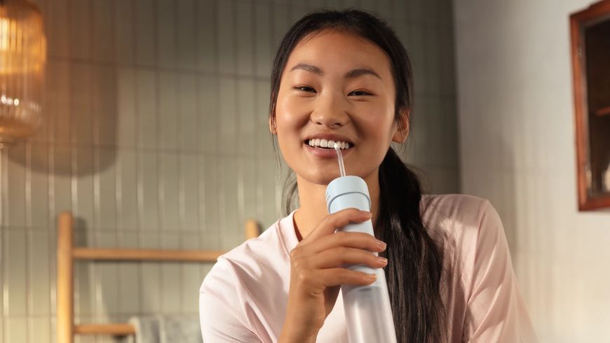 Іригатор Philips портативний Sonicare Compact Flosser 1000, чаша 200 мл, складний, голубий HX3333/24 фото