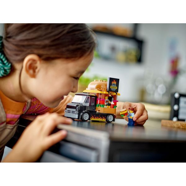 Конструктор LEGO City Грузовик с гамбургерами 194 деталей (60404) 60404 фото